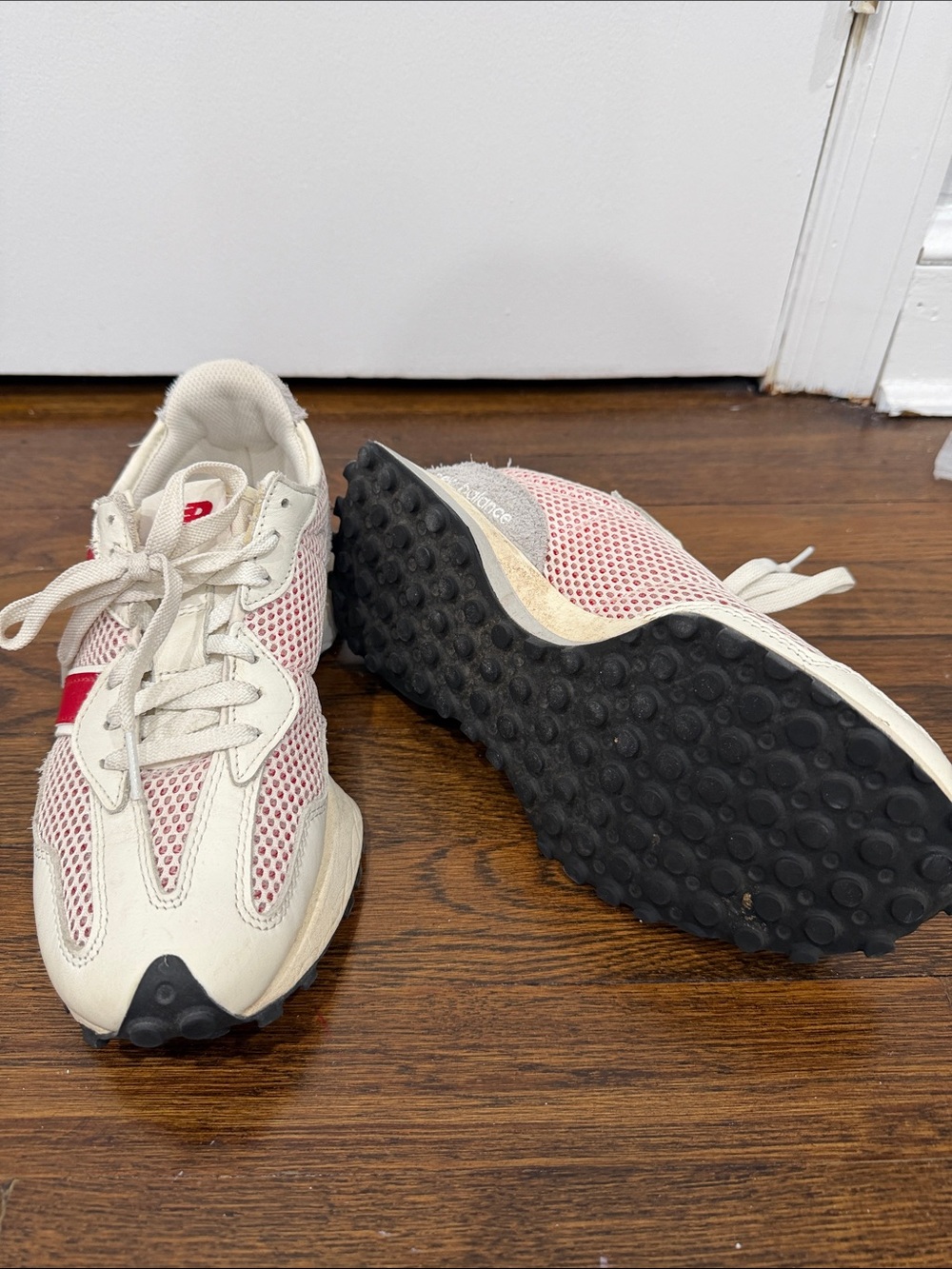 Men’s New Balance Cream & Red Mesh Sneakers - Picture 3 of 4
